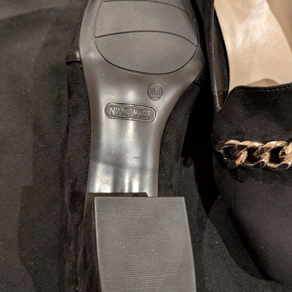 Nine West Black sued shoes with gold chain accent - Picture 3 of 5